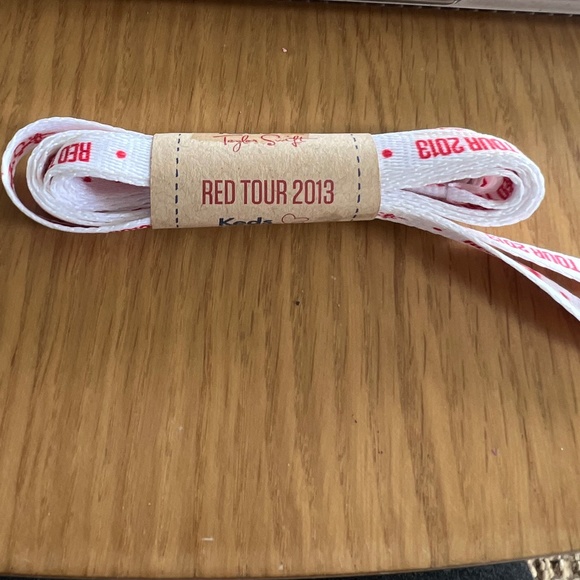 Taylor Swift Accessories - Taylor Swift official Red Tour Shoelaces